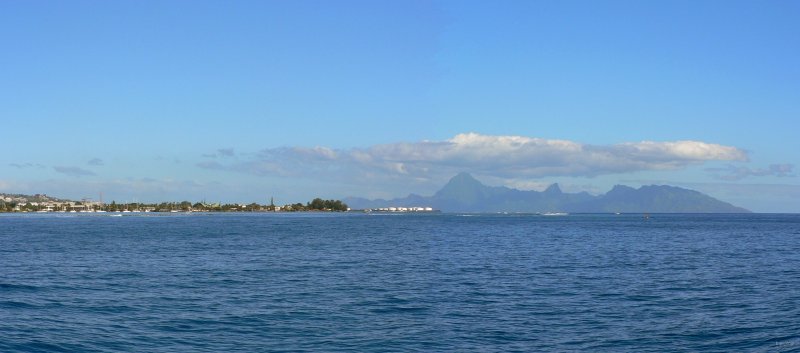 4- Zone industrielle de Papeete et Moorea au loin 
